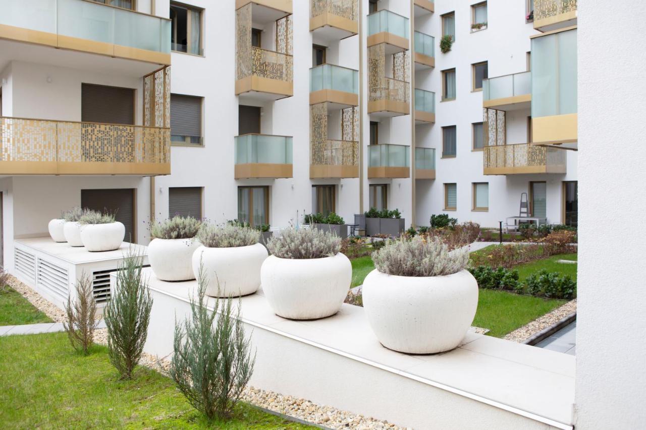 Apartment Magic Garden In Downtown *