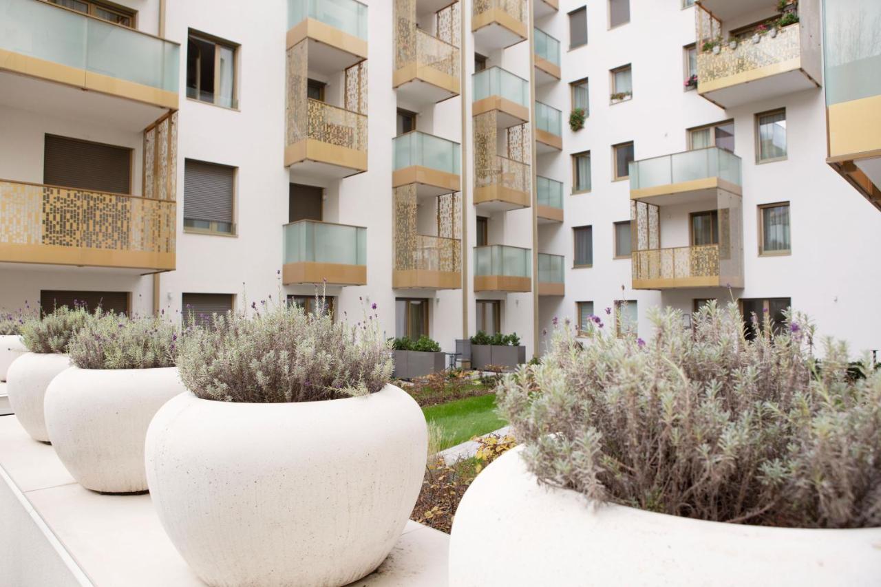 Magic Garden In Downtown Apartment
